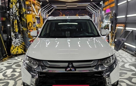 Mitsubishi Outlander III рестайлинг 3, 2015 год, 1 880 000 рублей, 3 фотография