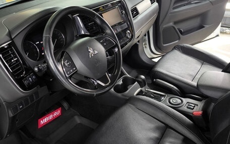 Mitsubishi Outlander III рестайлинг 3, 2015 год, 1 880 000 рублей, 18 фотография