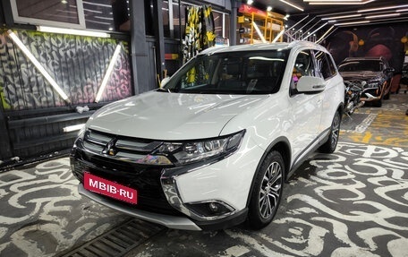 Mitsubishi Outlander III рестайлинг 3, 2015 год, 1 880 000 рублей, 5 фотография