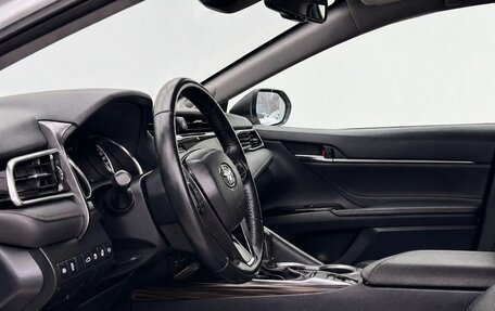 Toyota Camry, 2018 год, 2 600 000 рублей, 8 фотография
