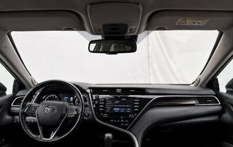 Toyota Camry, 2018 год, 2 600 000 рублей, 10 фотография