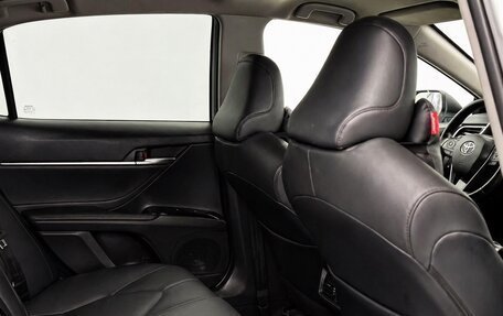 Toyota Camry, 2018 год, 2 600 000 рублей, 9 фотография