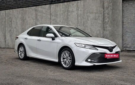 Toyota Camry, 2018 год, 2 600 000 рублей, 2 фотография