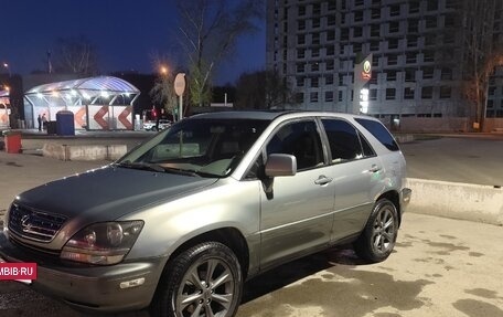 Lexus RX IV рестайлинг, 2000 год, 760 000 рублей, 3 фотография