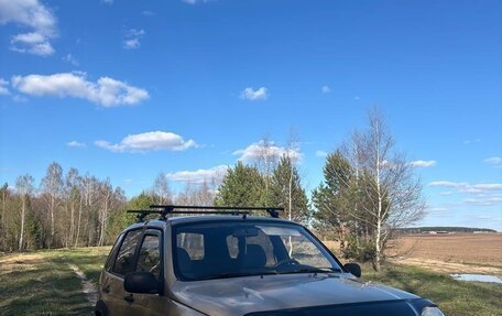 Chevrolet Niva I рестайлинг, 2004 год, 319 000 рублей, 1 фотография