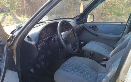 Chevrolet Niva I рестайлинг, 2004 год, 319 000 рублей, 11 фотография