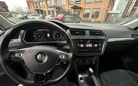 Volkswagen Tiguan II, 2018 год, 2 365 000 рублей, 5 фотография