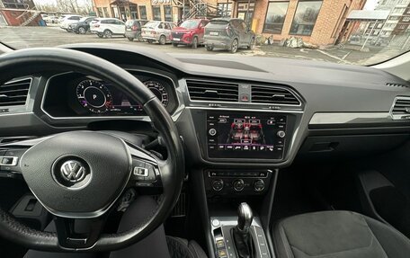 Volkswagen Tiguan II, 2018 год, 2 365 000 рублей, 10 фотография