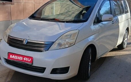 Toyota ISis I, 2008 год, 915 000 рублей, 1 фотография