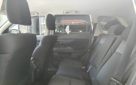 Mitsubishi Outlander III рестайлинг 3, 2021 год, 2 500 000 рублей, 12 фотография