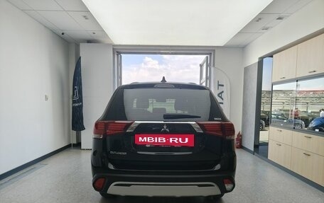 Mitsubishi Outlander III рестайлинг 3, 2021 год, 2 500 000 рублей, 5 фотография