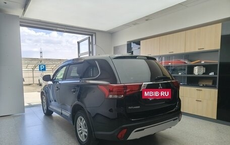 Mitsubishi Outlander III рестайлинг 3, 2021 год, 2 500 000 рублей, 6 фотография