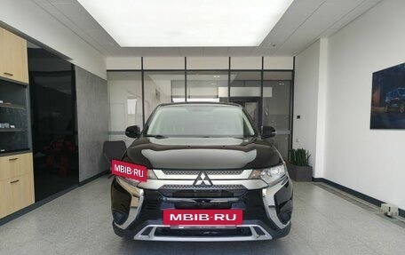 Mitsubishi Outlander III рестайлинг 3, 2021 год, 2 500 000 рублей, 2 фотография
