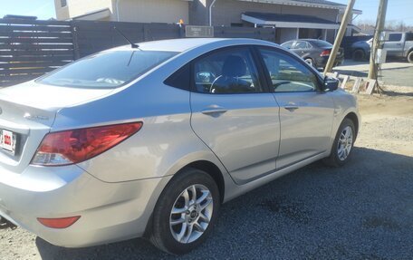 Hyundai Solaris II рестайлинг, 2012 год, 740 000 рублей, 3 фотография
