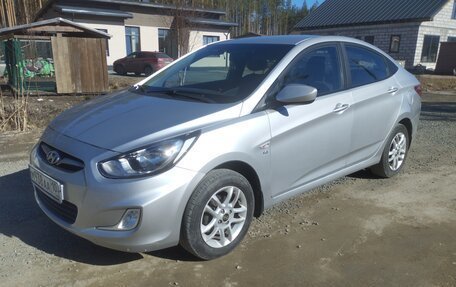 Hyundai Solaris II рестайлинг, 2012 год, 740 000 рублей, 2 фотография