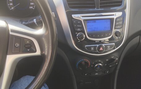 Hyundai Solaris II рестайлинг, 2012 год, 740 000 рублей, 8 фотография