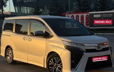 Toyota Voxy III, 2019 год, 2 410 000 рублей, 1 фотография