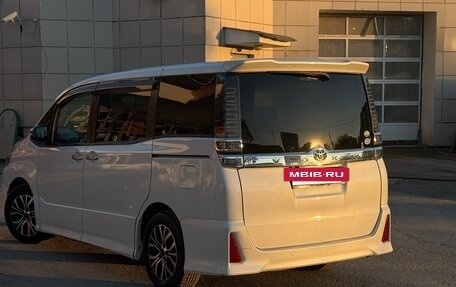 Toyota Voxy III, 2019 год, 2 410 000 рублей, 3 фотография