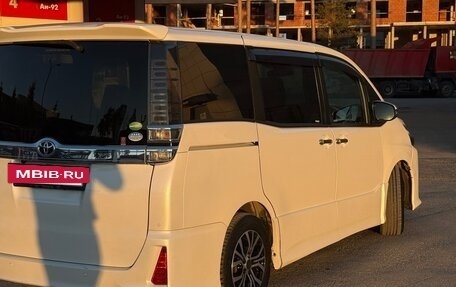 Toyota Voxy III, 2019 год, 2 410 000 рублей, 5 фотография