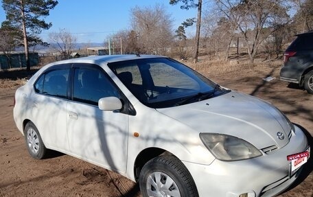 Toyota Prius IV XW50, 2000 год, 450 000 рублей, 2 фотография