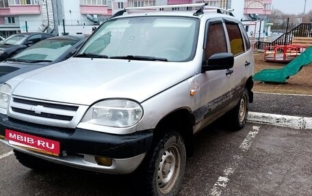Chevrolet Niva I рестайлинг, 2004 год, 280 000 рублей, 3 фотография