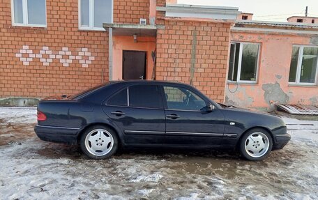 Mercedes-Benz E-Класс, 1997 год, 800 000 рублей, 2 фотография