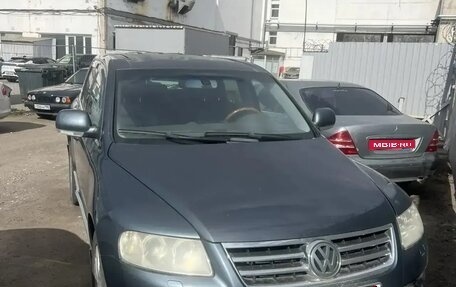 Volkswagen Touareg III, 2004 год, 450 000 рублей, 1 фотография