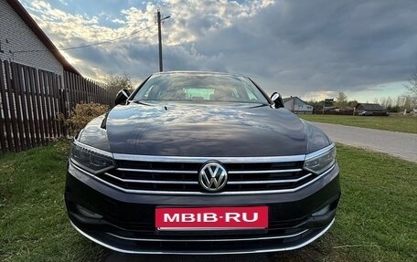Volkswagen Passat B8 рестайлинг, 2020 год, 1 950 000 рублей, 2 фотография