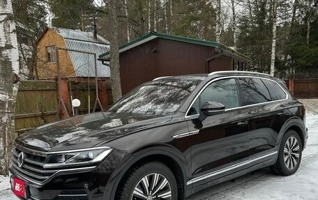 Volkswagen Touareg III, 2018 год, 5 900 000 рублей, 1 фотография