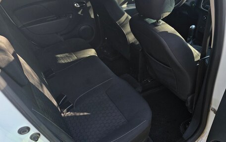 Renault Logan II, 2015 год, 750 000 рублей, 7 фотография