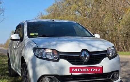 Renault Logan II, 2015 год, 750 000 рублей, 2 фотография