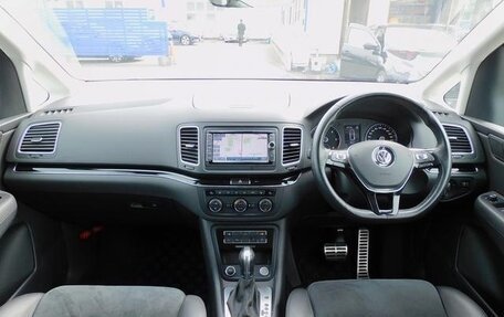 Volkswagen Sharan II, 2019 год, 1 425 000 рублей, 31 фотография