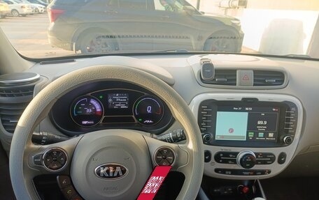 KIA Soul EV I, 2016 год, 1 400 000 рублей, 15 фотография