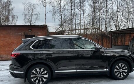 Volkswagen Touareg III, 2018 год, 5 900 000 рублей, 4 фотография