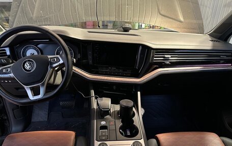 Volkswagen Touareg III, 2018 год, 5 900 000 рублей, 8 фотография
