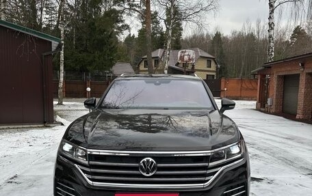 Volkswagen Touareg III, 2018 год, 5 900 000 рублей, 2 фотография