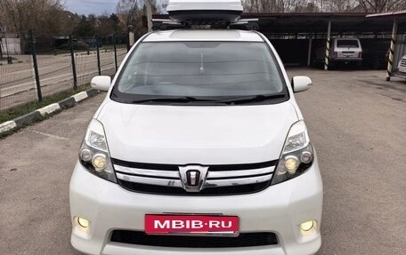 Toyota ISis I, 2012 год, 1 200 000 рублей, 1 фотография