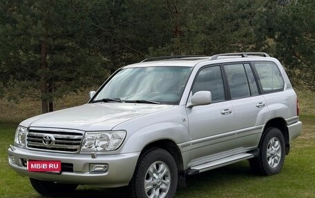 Toyota Land Cruiser 100 рестайлинг 2, 2006 год, 2 730 000 рублей, 1 фотография