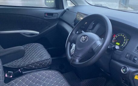 Toyota ISis I, 2012 год, 1 200 000 рублей, 16 фотография