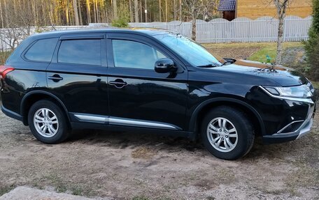 Mitsubishi Outlander III рестайлинг 3, 2016 год, 1 680 000 рублей, 4 фотография