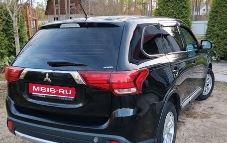 Mitsubishi Outlander III рестайлинг 3, 2016 год, 1 680 000 рублей, 3 фотография