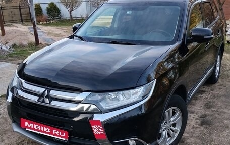 Mitsubishi Outlander III рестайлинг 3, 2016 год, 1 680 000 рублей, 2 фотография