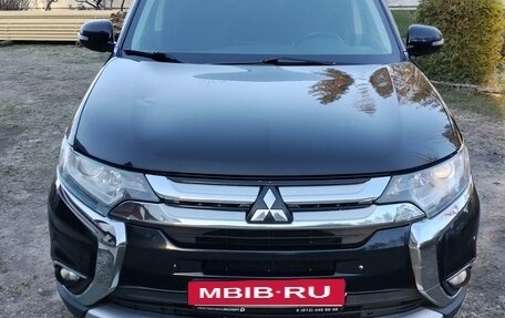 Mitsubishi Outlander III рестайлинг 3, 2016 год, 1 680 000 рублей, 12 фотография