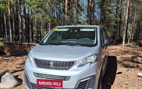 Peugeot Traveller I, 2018 год, 1 960 000 рублей, 26 фотография