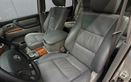 Toyota Land Cruiser 100 рестайлинг 2, 2006 год, 2 730 000 рублей, 13 фотография