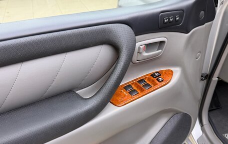 Toyota Land Cruiser 100 рестайлинг 2, 2006 год, 2 730 000 рублей, 16 фотография