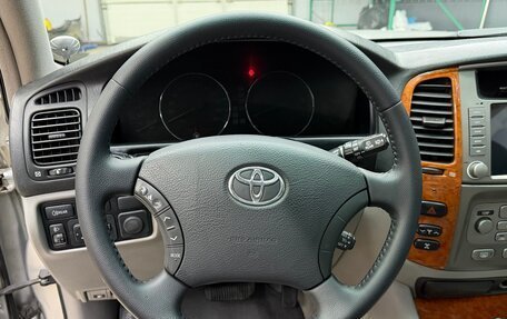 Toyota Land Cruiser 100 рестайлинг 2, 2006 год, 2 730 000 рублей, 17 фотография