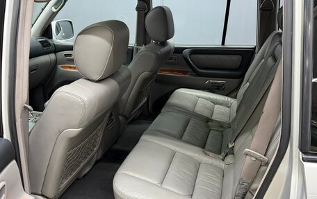 Toyota Land Cruiser 100 рестайлинг 2, 2006 год, 2 730 000 рублей, 14 фотография