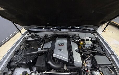 Toyota Land Cruiser 100 рестайлинг 2, 2006 год, 2 730 000 рублей, 20 фотография
