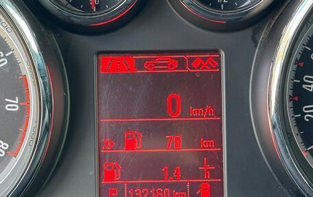 Opel Astra J, 2014 год, 1 300 000 рублей, 24 фотография
